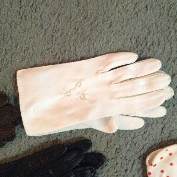 Lot of 11 Pair of c. 1950s '50s or 1960s '60s Vintage Gloves, Approx. Sizes 5-6 - Picture 3 of 12